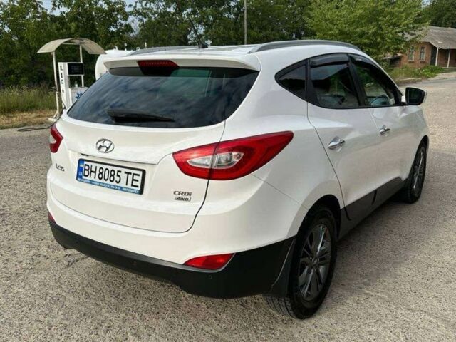 Белый Хендай их35, объемом двигателя 2 л и пробегом 159 тыс. км за 16000 $, фото 2 на Automoto.ua