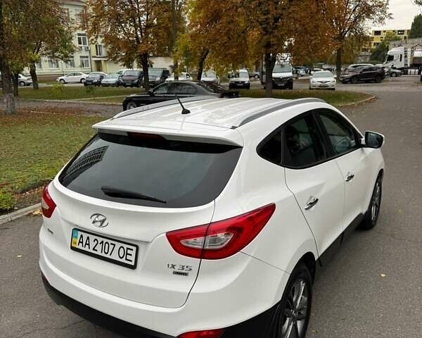 Білий Хендай іх35, об'ємом двигуна 2 л та пробігом 108 тис. км за 15888 $, фото 7 на Automoto.ua