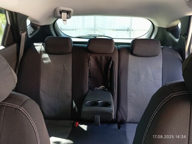 Белый Хендай их35, объемом двигателя 2 л и пробегом 94 тыс. км за 15300 $, фото 6 на Automoto.ua