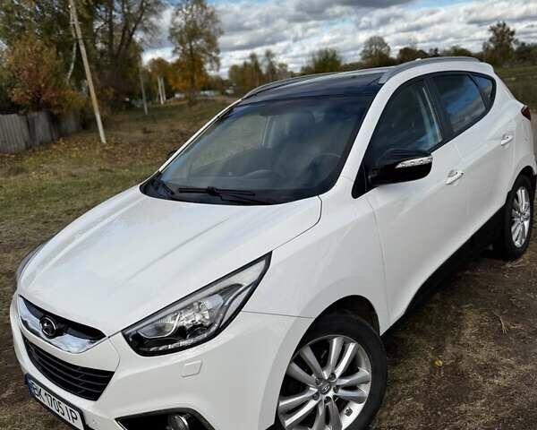 Белый Хендай их35, объемом двигателя 2 л и пробегом 209 тыс. км за 16000 $, фото 5 на Automoto.ua