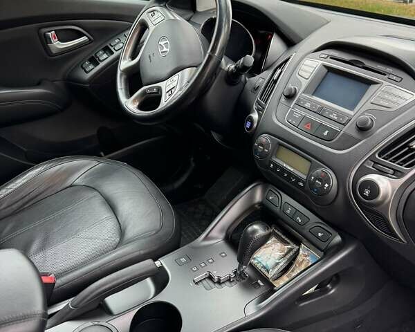 Білий Хендай іх35, об'ємом двигуна 2 л та пробігом 108 тис. км за 15888 $, фото 16 на Automoto.ua