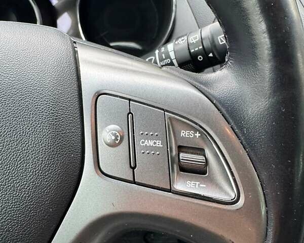 Білий Хендай іх35, об'ємом двигуна 2 л та пробігом 108 тис. км за 15888 $, фото 27 на Automoto.ua