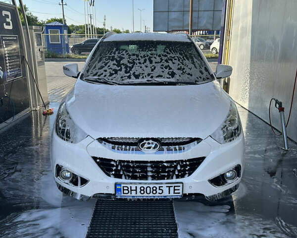 Білий Хендай іх35, об'ємом двигуна 2 л та пробігом 159 тис. км за 16500 $, фото 2 на Automoto.ua