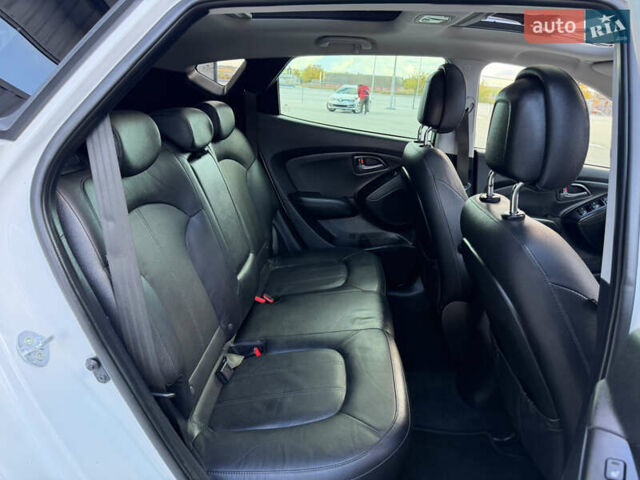 Белый Хендай их35, объемом двигателя 2 л и пробегом 182 тыс. км за 16699 $, фото 39 на Automoto.ua