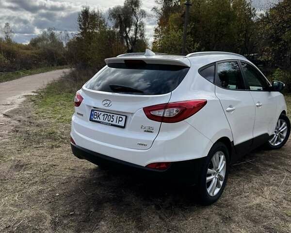 Белый Хендай их35, объемом двигателя 2 л и пробегом 209 тыс. км за 16000 $, фото 6 на Automoto.ua