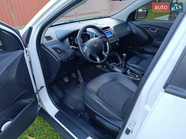 Білий Хендай іх35, об'ємом двигуна 1.69 л та пробігом 161 тис. км за 14200 $, фото 3 на Automoto.ua