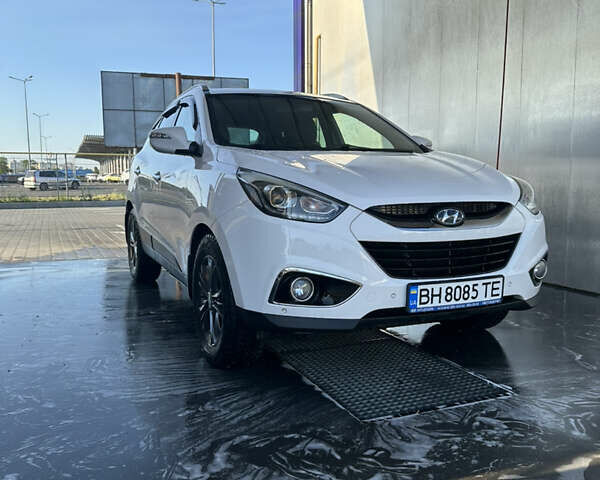 Білий Хендай іх35, об'ємом двигуна 2 л та пробігом 159 тис. км за 16500 $, фото 1 на Automoto.ua