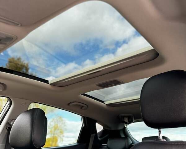 Белый Хендай их35, объемом двигателя 2 л и пробегом 209 тыс. км за 16000 $, фото 13 на Automoto.ua