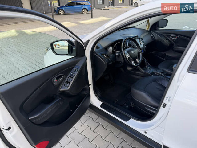Белый Хендай их35, объемом двигателя 2 л и пробегом 182 тыс. км за 16699 $, фото 16 на Automoto.ua