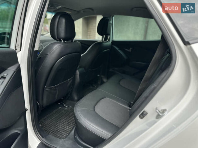 Белый Хендай их35, объемом двигателя 2 л и пробегом 193 тыс. км за 14850 $, фото 16 на Automoto.ua