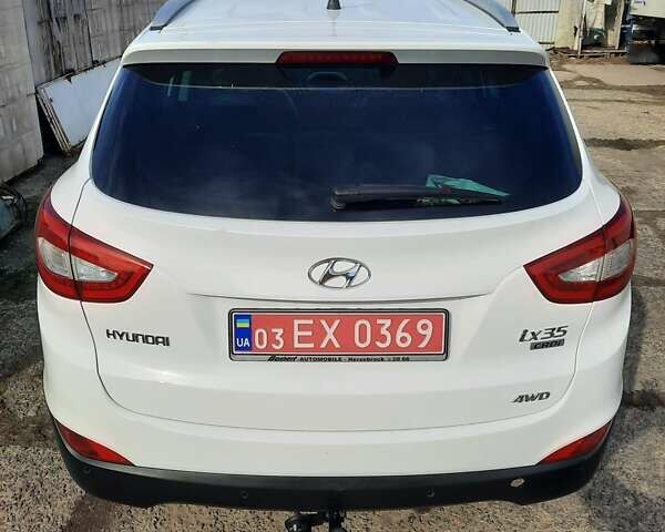 Белый Хендай их35, объемом двигателя 2 л и пробегом 211 тыс. км за 12900 $, фото 2 на Automoto.ua