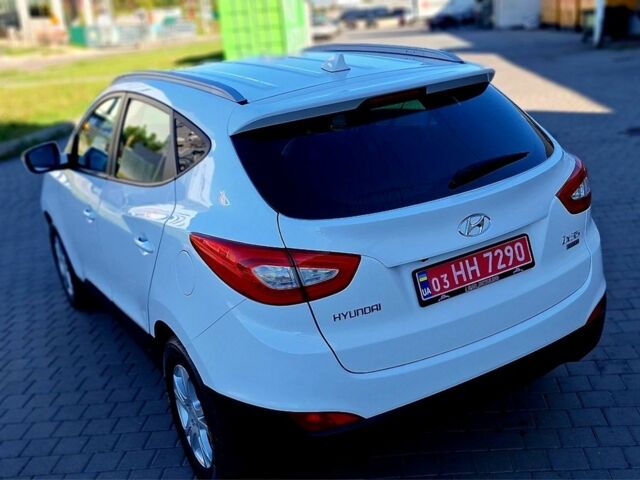 Белый Хендай их35, объемом двигателя 2 л и пробегом 200 тыс. км за 14800 $, фото 8 на Automoto.ua