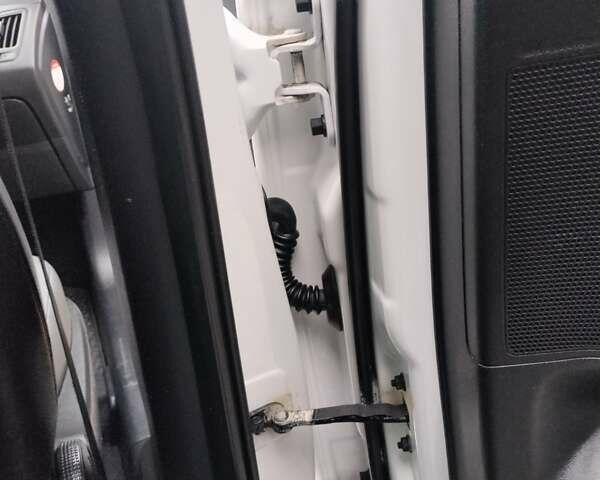 Белый Хендай их35, объемом двигателя 2 л и пробегом 234 тыс. км за 14950 $, фото 61 на Automoto.ua