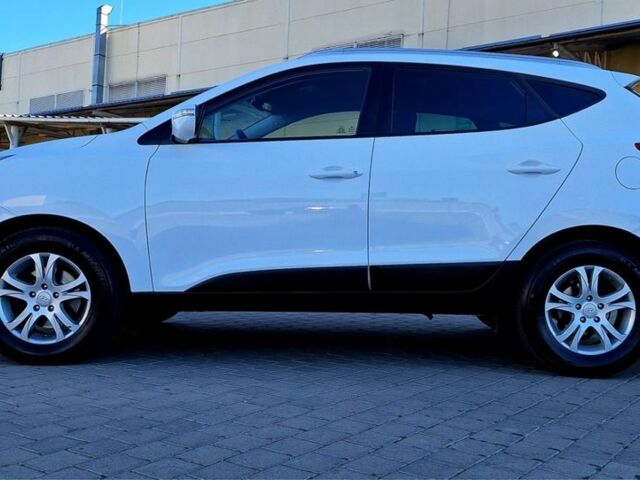 Белый Хендай их35, объемом двигателя 2 л и пробегом 200 тыс. км за 14800 $, фото 6 на Automoto.ua