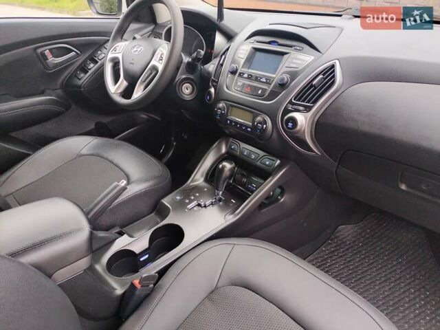 Белый Хендай их35, объемом двигателя 2 л и пробегом 234 тыс. км за 14950 $, фото 47 на Automoto.ua