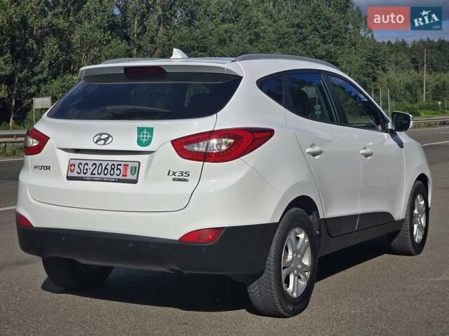 Белый Хендай их35, объемом двигателя 2 л и пробегом 200 тыс. км за 14999 $, фото 2 на Automoto.ua