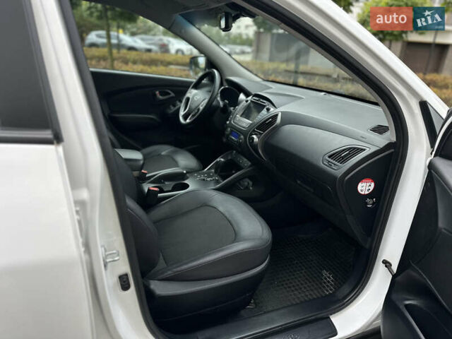 Белый Хендай их35, объемом двигателя 2 л и пробегом 193 тыс. км за 14850 $, фото 18 на Automoto.ua
