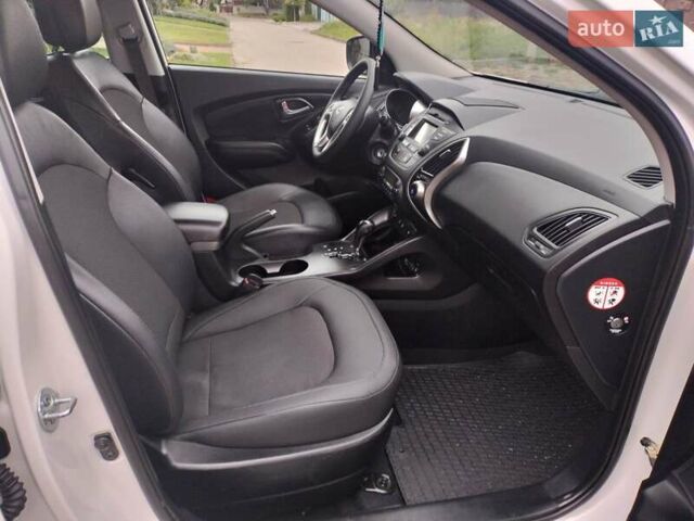 Белый Хендай их35, объемом двигателя 2 л и пробегом 234 тыс. км за 14950 $, фото 50 на Automoto.ua