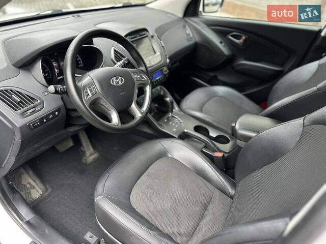 Белый Хендай их35, объемом двигателя 2 л и пробегом 193 тыс. км за 14850 $, фото 12 на Automoto.ua