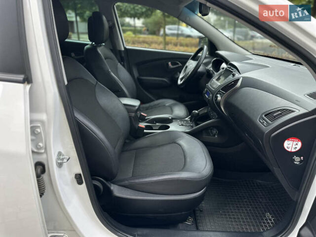 Белый Хендай их35, объемом двигателя 2 л и пробегом 193 тыс. км за 14850 $, фото 19 на Automoto.ua