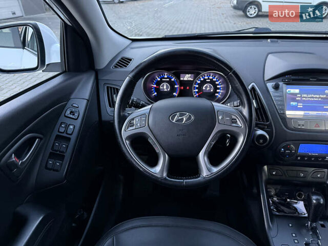 Белый Хендай их35, объемом двигателя 2 л и пробегом 193 тыс. км за 15000 $, фото 6 на Automoto.ua