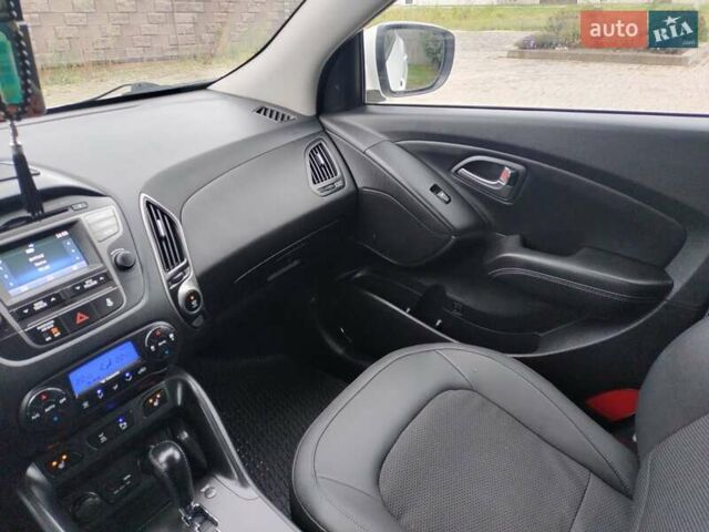 Белый Хендай их35, объемом двигателя 2 л и пробегом 234 тыс. км за 14950 $, фото 54 на Automoto.ua