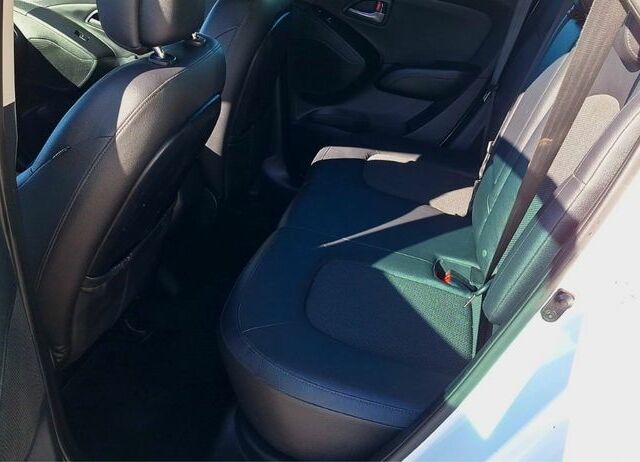 Белый Хендай их35, объемом двигателя 2 л и пробегом 200 тыс. км за 14800 $, фото 19 на Automoto.ua