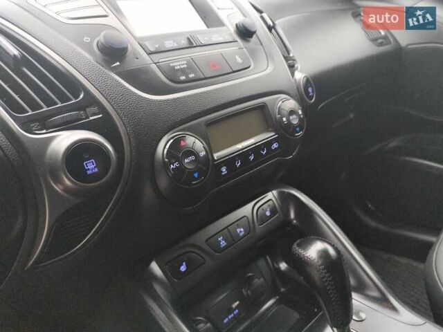 Белый Хендай их35, объемом двигателя 2 л и пробегом 234 тыс. км за 14950 $, фото 56 на Automoto.ua