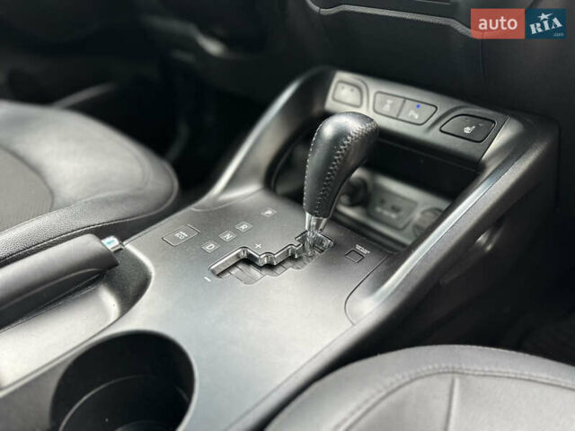 Белый Хендай их35, объемом двигателя 2 л и пробегом 193 тыс. км за 14850 $, фото 20 на Automoto.ua