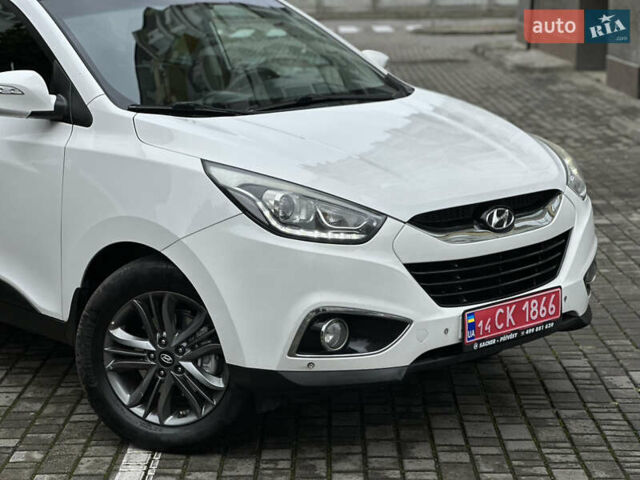 Белый Хендай их35, объемом двигателя 2 л и пробегом 193 тыс. км за 14850 $, фото 1 на Automoto.ua