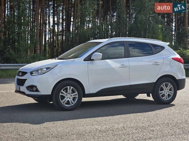 Белый Хендай их35, объемом двигателя 2 л и пробегом 200 тыс. км за 14999 $, фото 11 на Automoto.ua
