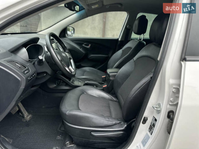 Белый Хендай их35, объемом двигателя 2 л и пробегом 193 тыс. км за 14850 $, фото 11 на Automoto.ua