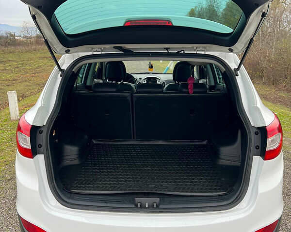 Білий Хендай іх35, об'ємом двигуна 2 л та пробігом 236 тис. км за 16000 $, фото 9 на Automoto.ua