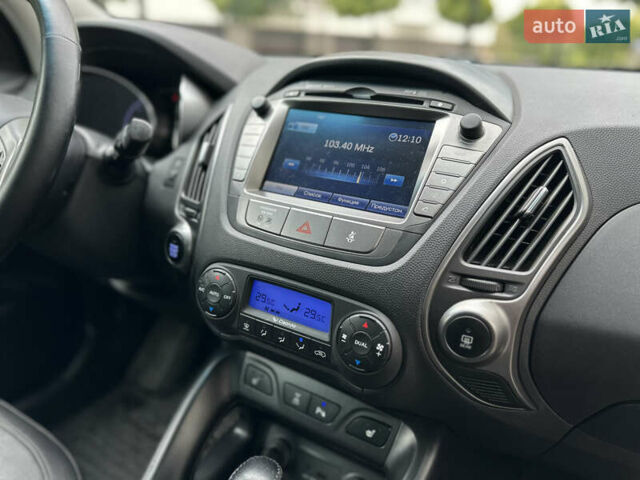 Белый Хендай их35, объемом двигателя 2 л и пробегом 193 тыс. км за 14850 $, фото 21 на Automoto.ua