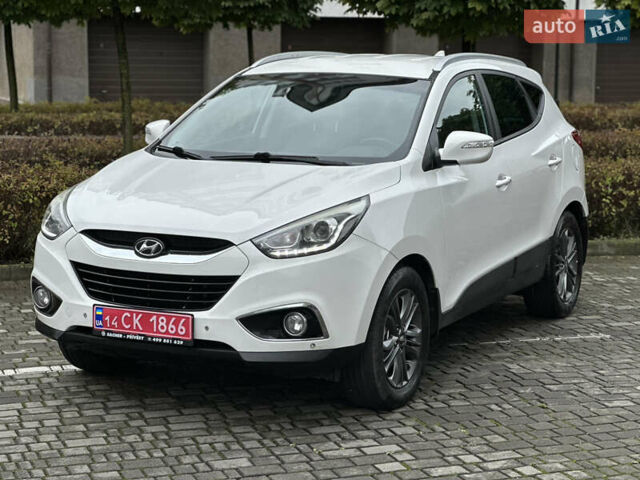 Белый Хендай их35, объемом двигателя 2 л и пробегом 193 тыс. км за 14850 $, фото 2 на Automoto.ua