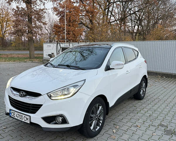 Белый Хендай их35, объемом двигателя 2 л и пробегом 193 тыс. км за 15000 $, фото 5 на Automoto.ua