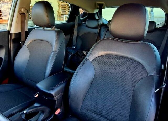 Белый Хендай их35, объемом двигателя 2 л и пробегом 200 тыс. км за 14800 $, фото 15 на Automoto.ua