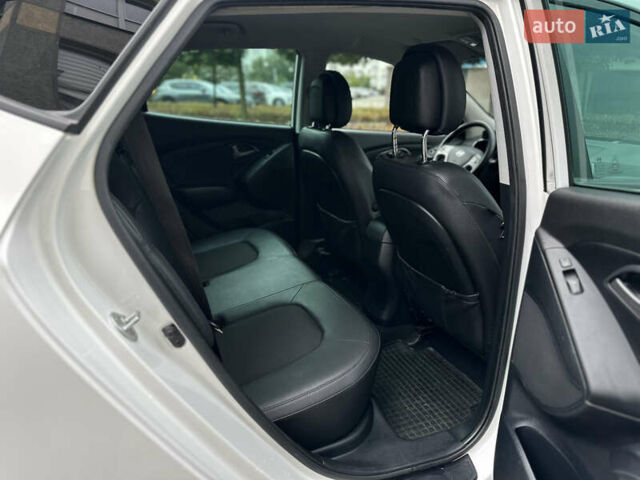 Белый Хендай их35, объемом двигателя 2 л и пробегом 193 тыс. км за 14850 $, фото 17 на Automoto.ua