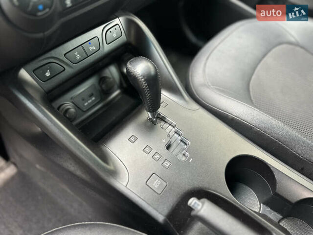 Белый Хендай их35, объемом двигателя 2 л и пробегом 193 тыс. км за 14850 $, фото 14 на Automoto.ua