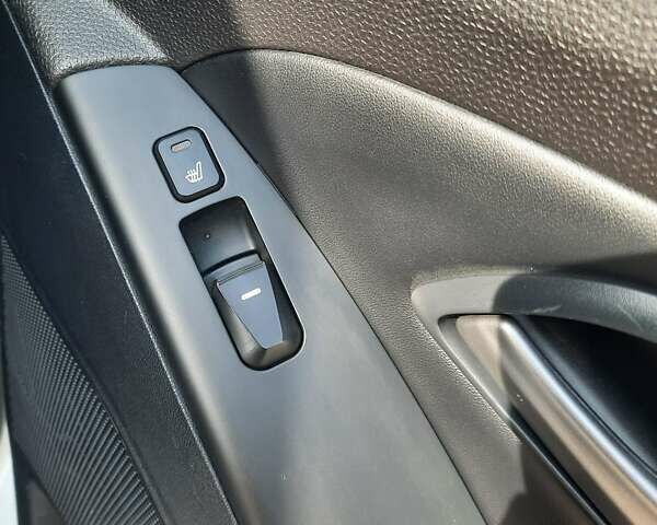 Белый Хендай их35, объемом двигателя 2 л и пробегом 211 тыс. км за 12900 $, фото 18 на Automoto.ua