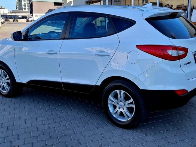 Белый Хендай их35, объемом двигателя 2 л и пробегом 200 тыс. км за 14800 $, фото 9 на Automoto.ua