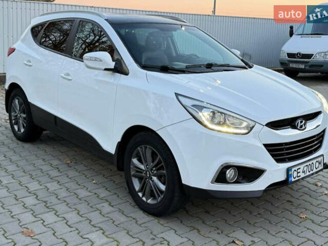 Белый Хендай их35, объемом двигателя 2 л и пробегом 193 тыс. км за 15000 $, фото 4 на Automoto.ua