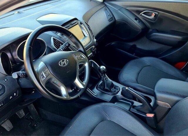 Белый Хендай их35, объемом двигателя 2 л и пробегом 200 тыс. км за 14800 $, фото 14 на Automoto.ua