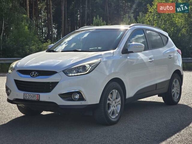 Белый Хендай их35, объемом двигателя 2 л и пробегом 200 тыс. км за 14999 $, фото 5 на Automoto.ua