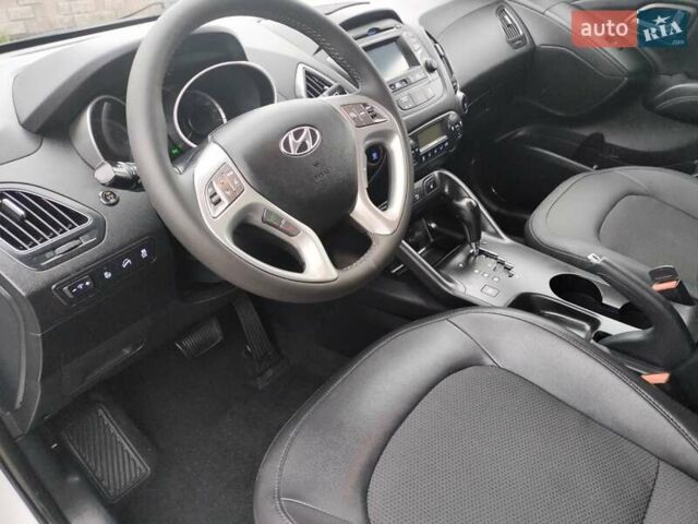 Белый Хендай их35, объемом двигателя 2 л и пробегом 234 тыс. км за 14950 $, фото 43 на Automoto.ua