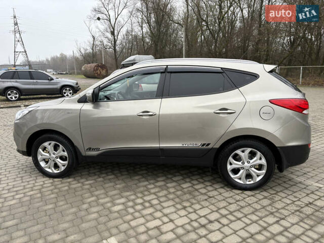 Бежевый Хендай их35, объемом двигателя 2 л и пробегом 220 тыс. км за 11700 $, фото 8 на Automoto.ua