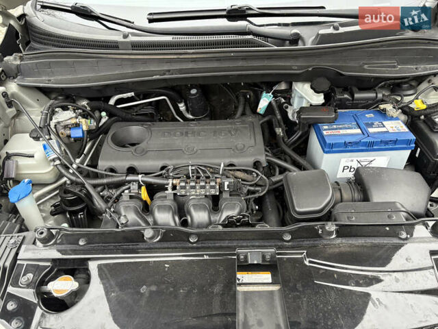 Бежевый Хендай их35, объемом двигателя 2 л и пробегом 220 тыс. км за 11700 $, фото 17 на Automoto.ua