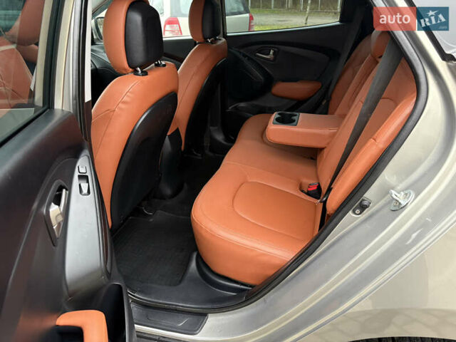 Бежевый Хендай их35, объемом двигателя 2 л и пробегом 220 тыс. км за 11700 $, фото 11 на Automoto.ua