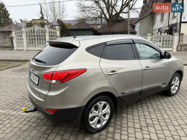 Бежевый Хендай их35, объемом двигателя 2 л и пробегом 220 тыс. км за 11700 $, фото 5 на Automoto.ua