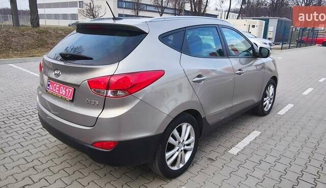 Бежевый Хендай их35, объемом двигателя 2 л и пробегом 200 тыс. км за 10990 $, фото 11 на Automoto.ua